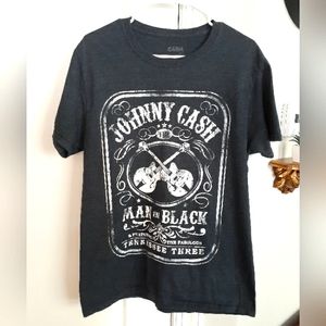🎸Johnny Cash Man in Black T-Shirt, Preowned in great condition. Sz. M